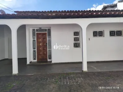 Casa com 3 Quartos à venda, 180m² no Custódio Pereira, Uberlândia