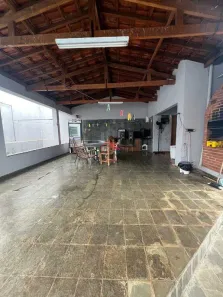 Casa com 7 Quartos para alugar, 385m² no Vila Maria Helena, Uberaba