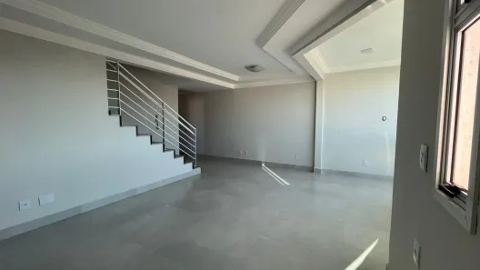 Cobertura com 3 Quartos para alugar, 197m² no Santa Mônica, Uberlândia