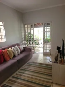 Casa com 2 Quartos à venda, 148m² no Granada, Uberlândia