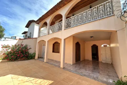Casa com 5 Quartos à venda, 200m² no Cândida Câmara, Montes Claros