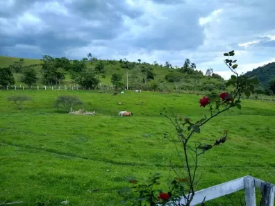 Fazenda/Sítio com 3 Quartos à venda, 200m² no Loteamento Villa Branca, Jacareí