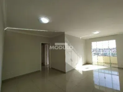 Apartamento com 3 Quartos para alugar, 95m² no Brasil, Uberlândia
