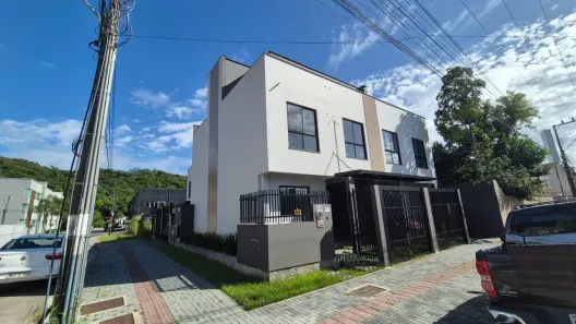 Sobrado com 3 Quartos para alugar, 175m² no Nova Esperança, Balneário Camboriú