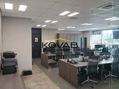 Sala Comercial para alugar, 203m² no Jardim das Acácias, São Paulo