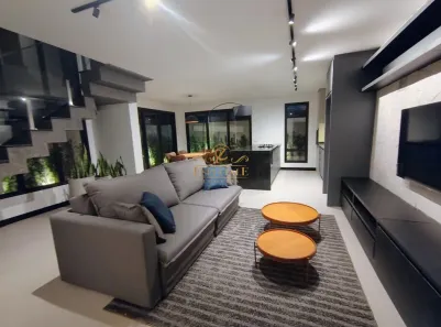 Casa de Condomínio com 3 Quartos para alugar, 132m² no Santa Cândida, Curitiba