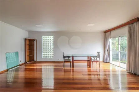 Sobrado com 4 Quartos à venda, 600m² no Vila Madalena, São Paulo