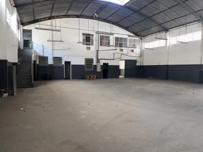Galpão/Depósito/Armazém para alugar, 516m² no Irajá, Rio de Janeiro