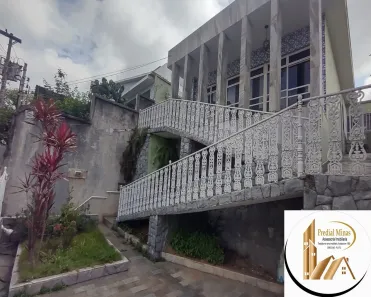 Casa com 3 Quartos à venda, 400m² no Sagrada Família, Belo Horizonte
