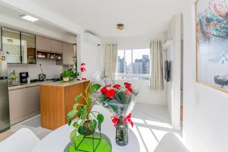 Apartamento com 2 Quartos para alugar, 56m² no Passo da Areia, Porto Alegre