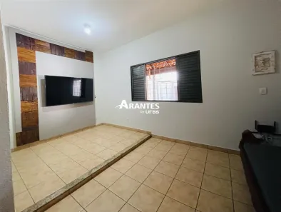 Casa com 3 Quartos à venda, 136m² no Santa Mônica, Uberlândia