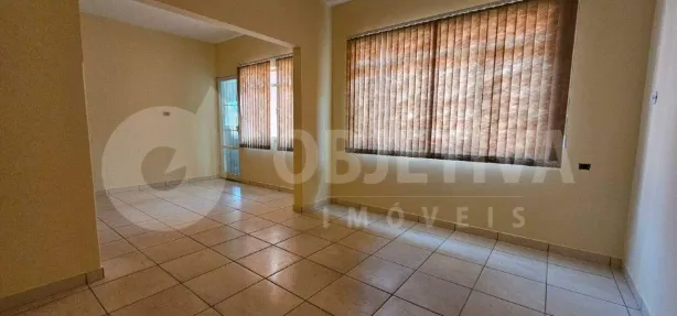 Ponto Comercial com 6 Quartos à venda, 375m² no Osvaldo Rezende, Uberlândia