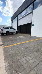 Galpão/Depósito/Armazém para alugar, 370m² no Jardim Patrícia, Uberlândia