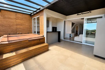 Casa com 4 Quartos para alugar, 289m² no Centro, Florianópolis