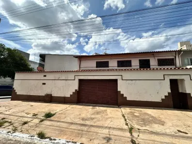 Sobrado com 3 Quartos à venda, 170m² no Setor Leste Universitário, Goiânia