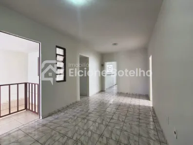 Casa com 3 Quartos para alugar, 80m² no Santa Mônica, Uberlândia