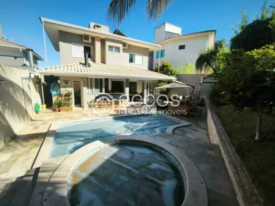 Casa de Condomínio com 3 Quartos à venda, 282m² no Aclimação, Uberlândia