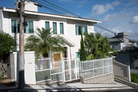 Casa com 3 Quartos à venda, 270m² no Ariribá, Balneário Camboriú