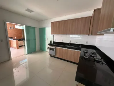 Sobrado com 3 Quartos para alugar, 500m² no Jardins Valência, Goiânia