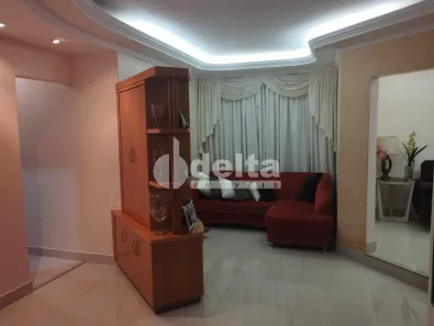 Casa com 4 Quartos à venda, 220m² no Jardim das Palmeiras, Uberlândia