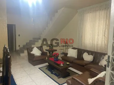 Casa com 4 Quartos à venda, 373m² no Vila Valqueire, Rio de Janeiro
