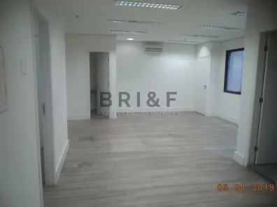 Sala Comercial à venda, 37m² no Vila Olímpia, São Paulo