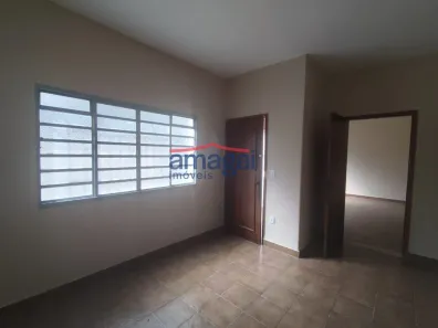 Casa com 2 Quartos para alugar, 180m² no Cidade Jardim, Jacareí