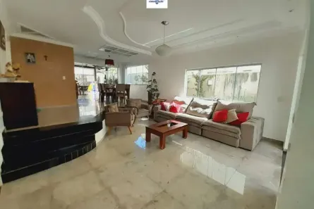 Casa com 4 Quartos à venda, 290m² no Jardins Madri, Goiânia