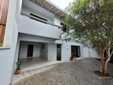 Sobrado com 3 Quartos para alugar, 150m² no América, Joinville