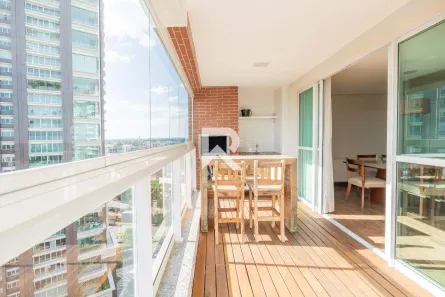 Apartamento com 3 Quartos para alugar, 126m² no Campo Comprido, Curitiba