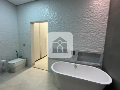 Sobrado com 3 Quartos para alugar, 180m² no Nova Uberlândia, Uberlândia