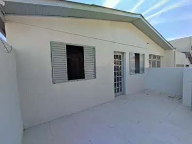 Casa com 2 Quartos para alugar, 70m² no Vila Nova, Novo Hamburgo