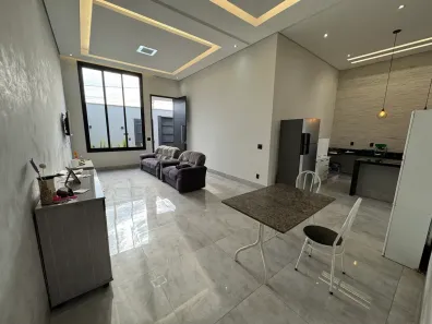 Casa com 3 Quartos à venda, 200m² no Laranjeiras, Uberlândia