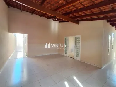 Casa com 3 Quartos para alugar, 171m² no Jardim Europa, Uberlândia