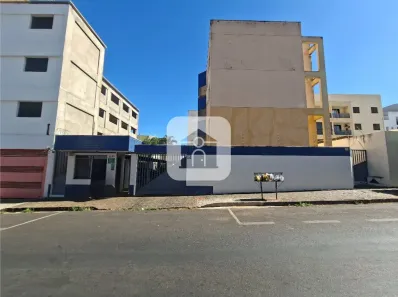 Apartamento com 3 Quartos para alugar, 81m² no Umuarama, Uberlândia