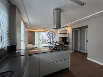 Apartamento com 2 Quartos para alugar, 75m² no Centro, Florianópolis