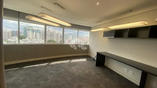Sala Comercial à venda, 46m² no Passo da Areia, Porto Alegre