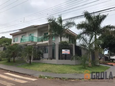 Sobrado com 4 Quartos à venda, 241m² no Centro, Campo Mourão