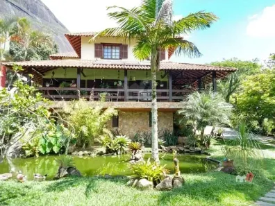 Casa de Condomínio com 3 Quartos à venda, 498m² no Samambaia, Petrópolis