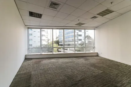 Ponto Comercial para alugar, 133m² no Cidade Monções, São Paulo