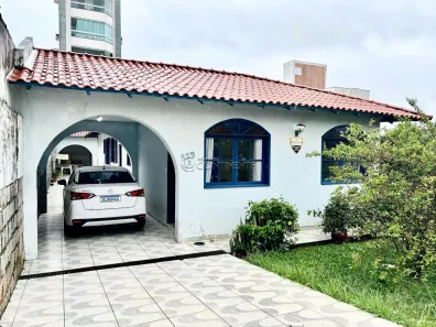 Casa com 3 Quartos à venda, 220m² no Coqueiros, Florianópolis