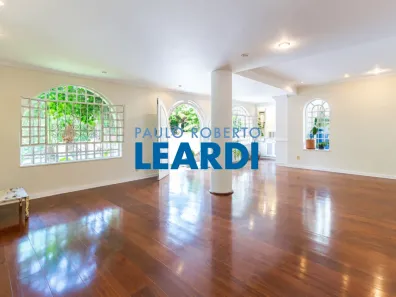 Casa com 4 Quartos à venda, 380m² no Pacaembu, São Paulo