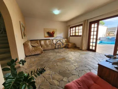 Casa com 3 Quartos à venda, 250m² no Centro, Vinhedo