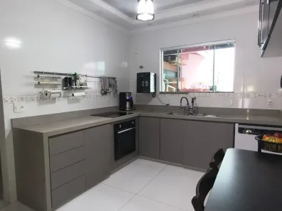 Casa de Condomínio com 3 Quartos à venda, 150m² no Granja dos Cavaleiros, Macaé