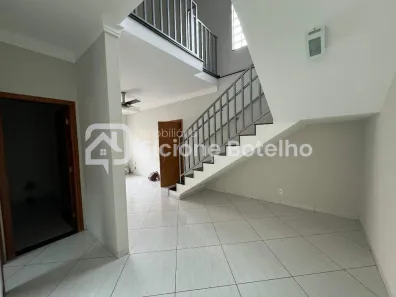 Casa com 4 Quartos para alugar, 200m² no Nossa Senhora Aparecida, Uberlândia