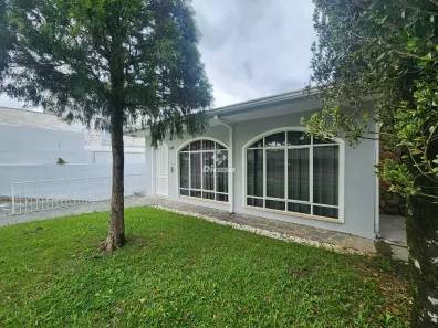 Casa com 3 Quartos para alugar, 223m² no Guabirotuba, Curitiba