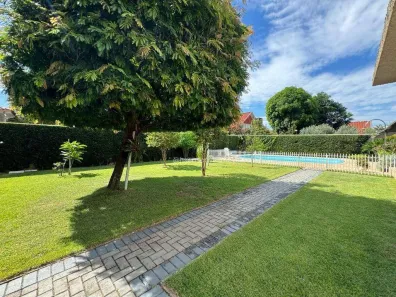 Casa com 4 Quartos à venda, 245m² no Coqueiral, Cascavel