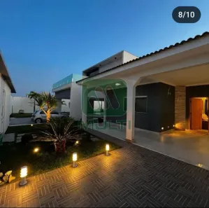 Casa com 3 Quartos para alugar, 600m² no Jardim Patrícia, Uberlândia