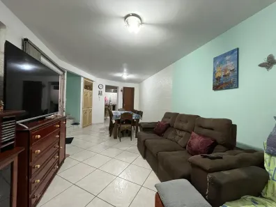Sobrado com 4 Quartos à venda, 129m² no Centro, Guaratuba