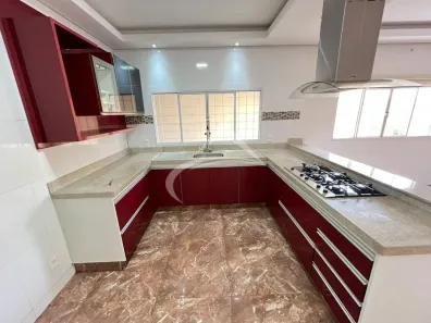 Sobrado com 4 Quartos à venda, 244m² no Concórdia III, Araçatuba